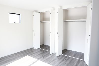 Enhances room organization